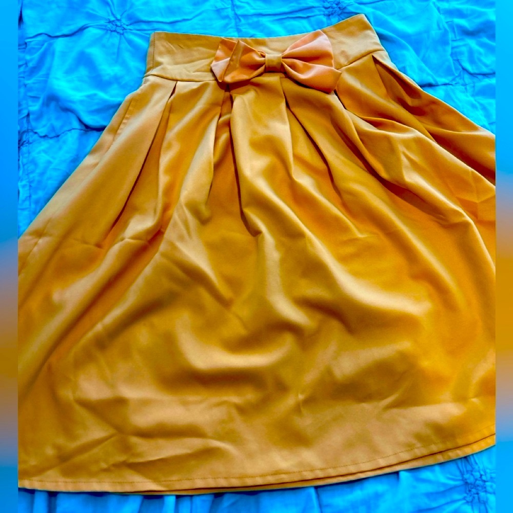 Gold swing skirt with bow and pockets